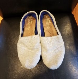 Tom's size 8 light grey